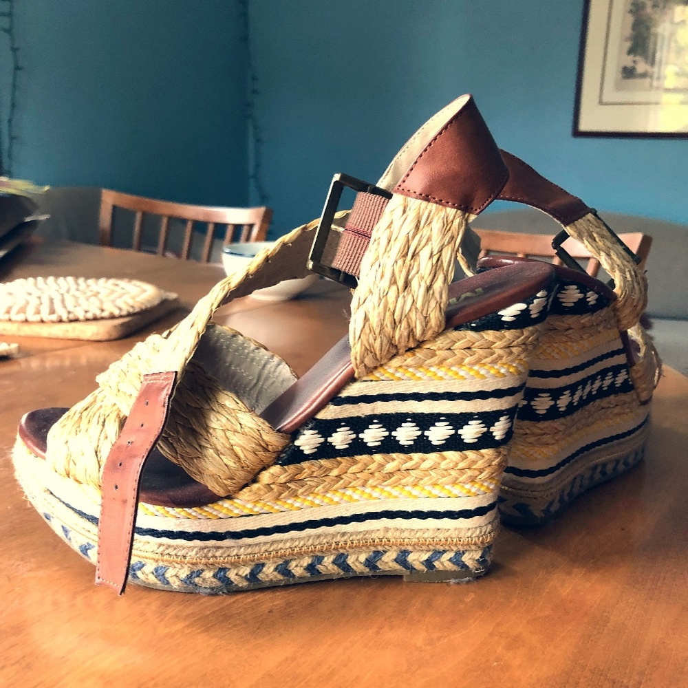 Beautiful MIA Wedges Womens Shoes Size 8